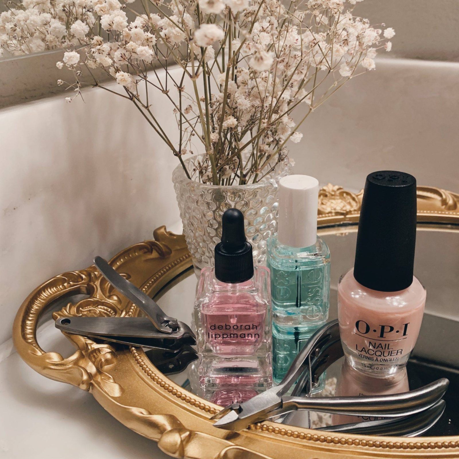 5 tips for a long-lasting manicure at home - Le Fab Chic 