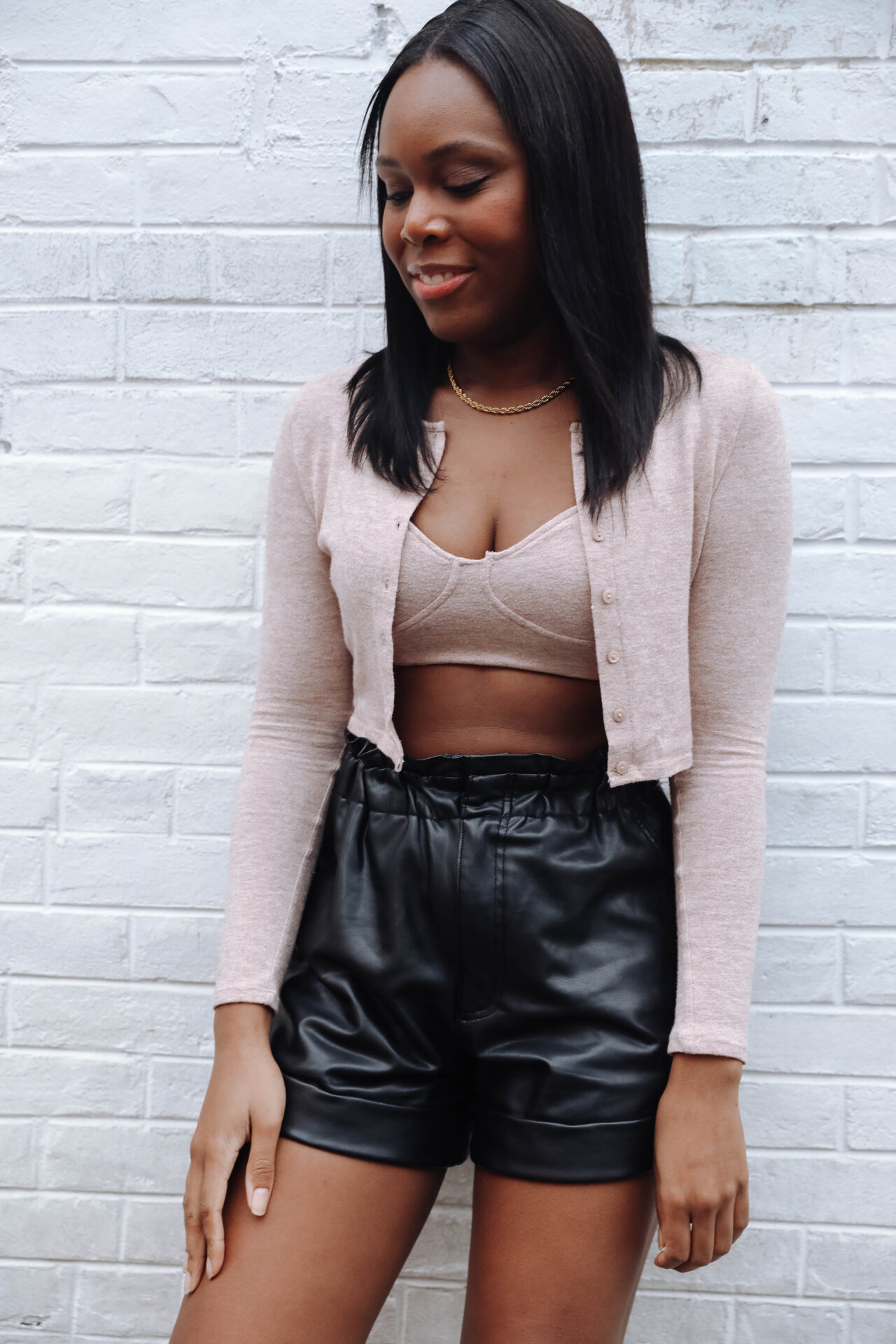 How to wear leather shorts in the fall - le fab chic - crop